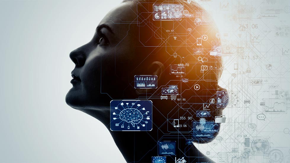 Femme de profil avec incrémentations d'icônes informatiques sur son visage